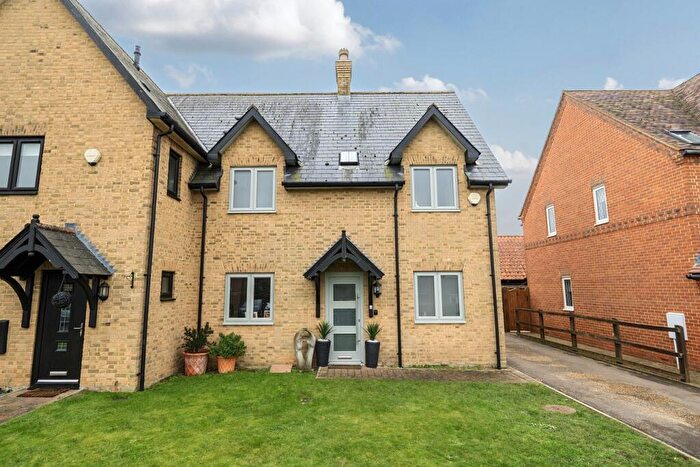 3 Bedroom Semi Detached House For Sale In Fildyke Road, Meppershall, Shefford, SG17