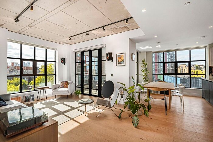 3 Bedroom Flat For Sale In Stanton Walk, London, E2