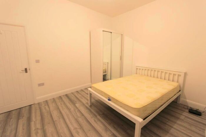 2 Bedroom Apartment To Rent In Barrett's Grove, London, N16