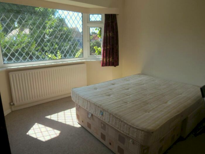 4 Bedroom House To Rent In Bedroom House In Winton, BH9