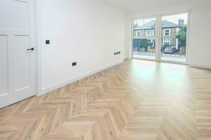 2 Bedroom Apartment To Rent In Royal Exchange, Kngston Upon Thames, KT1