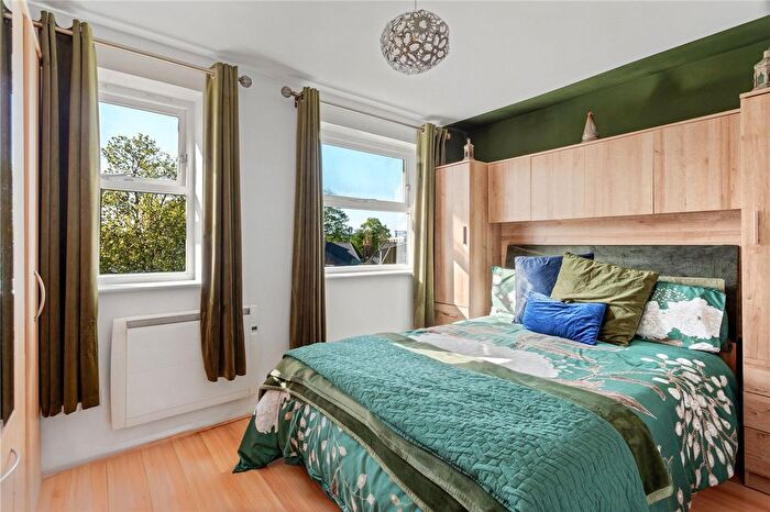 1 Bedroom Flat For Sale In Henry Doulton Drive, London, SW17