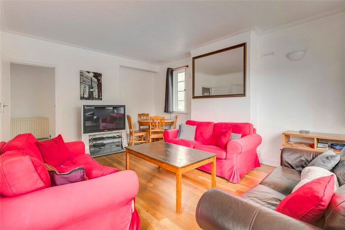 4 Bedroom Maisonette To Rent In Colebrook Close, Putney Vale, SW15
