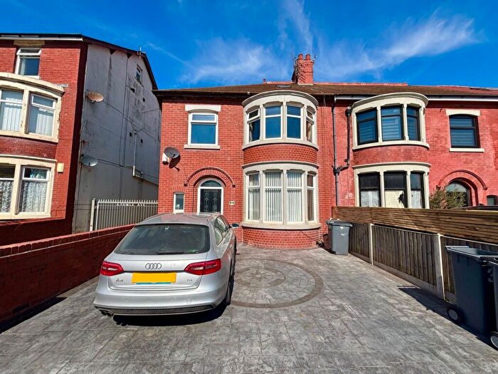 3 Bedroom Semi-Detached House For Sale In Knowle Avenue, Blackpool, FY2