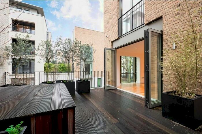 3 Bedroom Terraced House To Rent In Portobello Road, London, W10