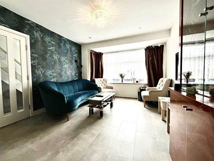 5 Bedroom Terraced House To Rent In Garfield Road, Enfield, EN3