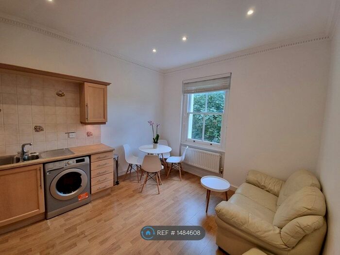 2 Bedroom Flat To Rent In Cambridge Gardens, London, W10