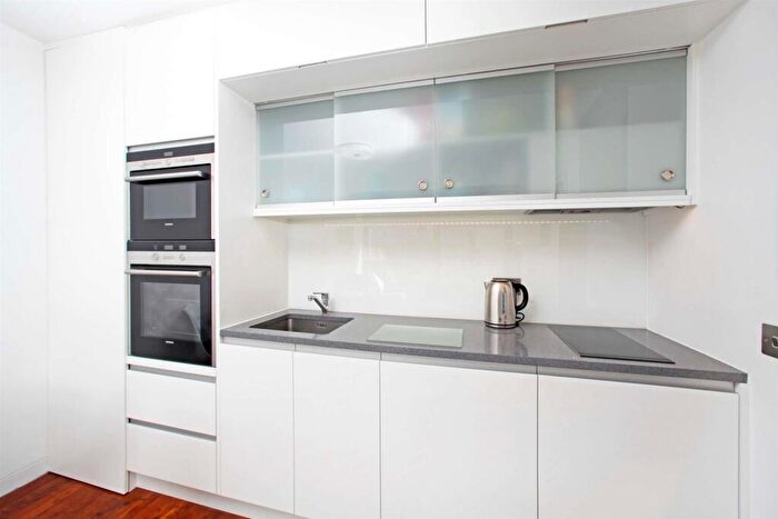 1 Bedroom Apartment To Rent In Ben Jonson House, Barbican, London, EC2Y