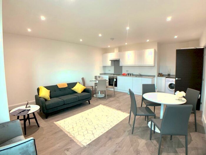 2 Bedroom Flat To Rent In Keypoint, - High Street, Potters Bar, EN6