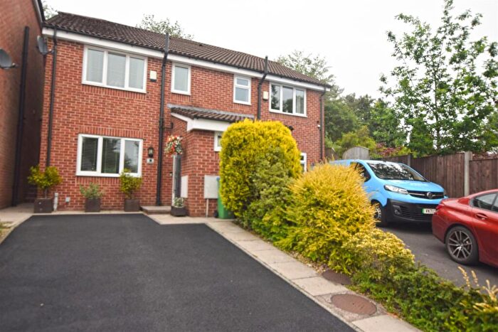 3 Bedroom Semi Detached House For Sale In Newbank Close, Middleton, Manchester, M24