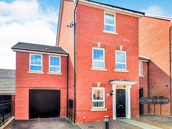 4 Bedroom Semi-Detached House To Rent In Penrhyn Way, Grantham, NG31