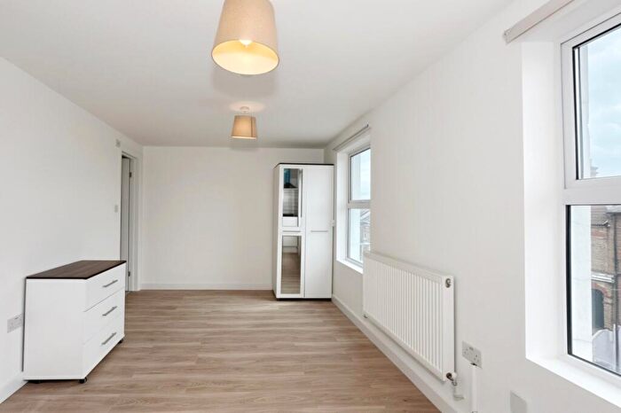 Flat To Rent In Fransfield Grove, London, SE26