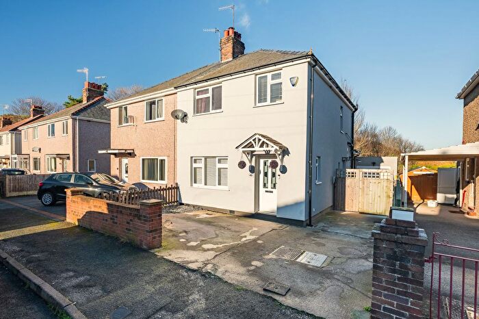 3 Bedroom Semi Detached House For Sale In Bryn Marl Road, Mochdre, LL28