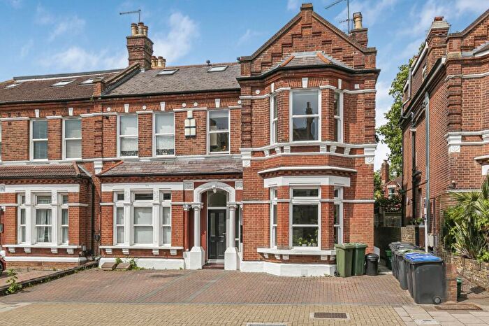 3 Bedroom Apartment To Rent In Manor Road, Beckenham, BR3