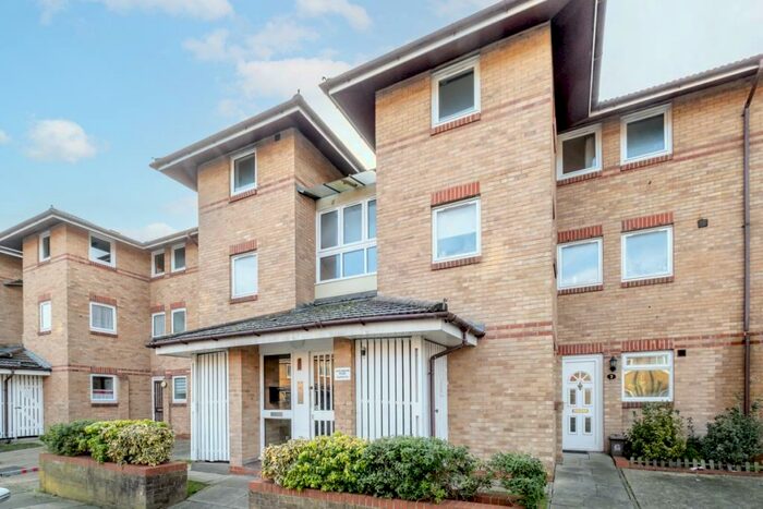 1 Bedroom Flat To Rent In Varcoe Road London, SE16