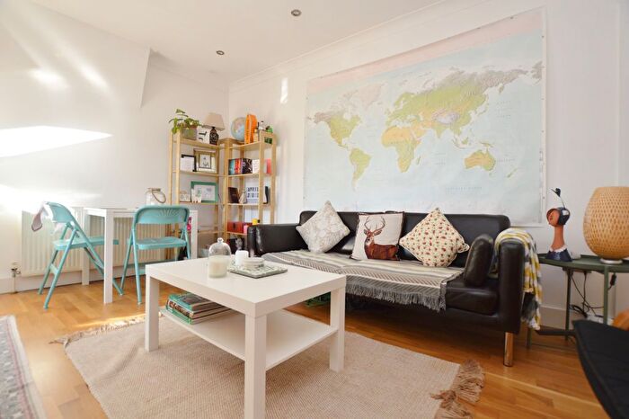 2 Bedroom Flat To Rent In High Road Leytonstone, E11