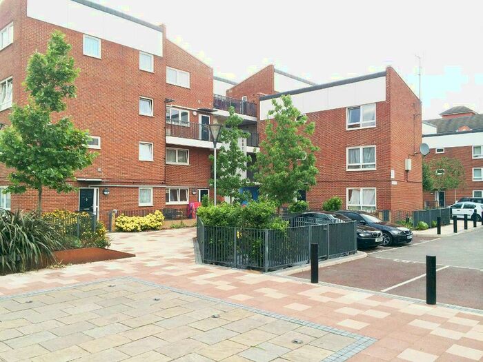 2 Bedroom Flat To Rent In Portree Street, Aberfeldy Village, Poplar, Canning Town, London, E14