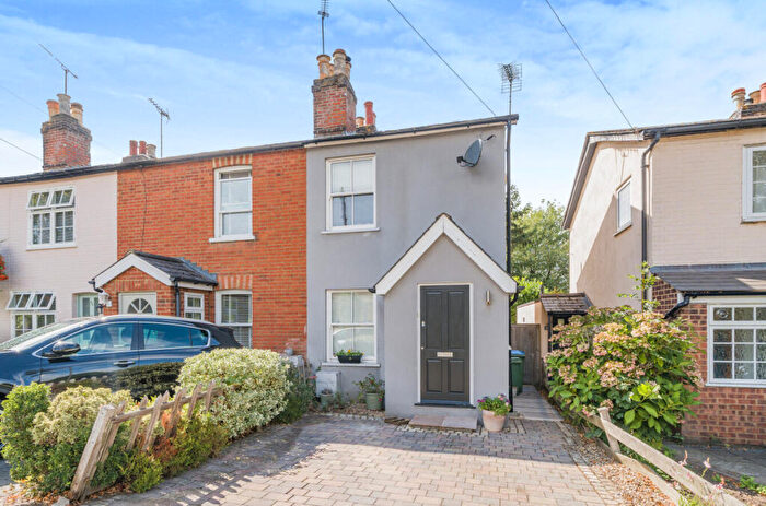 2 Bedroom End Of Terrace House For Sale In Common Road, Claygate, KT10