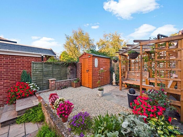 1 Bedroom Flat For Sale In Falkland Road, Dorking, RH4