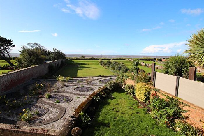 2 Bedroom Apartment To Rent In Clifton Drive, Lytham St. Annes, FY8