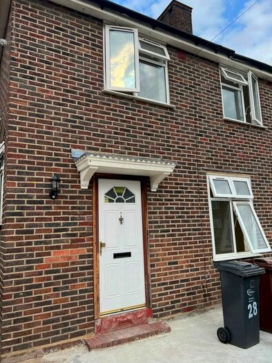 4 Bedroom End Of Terrace House To Rent In Waterbeach Road, Dagenham, RM9