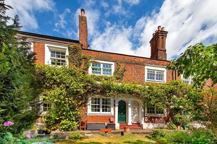 2 Bedroom House To Rent In Rosemary Cottages, Rosemary Gardens, SW14