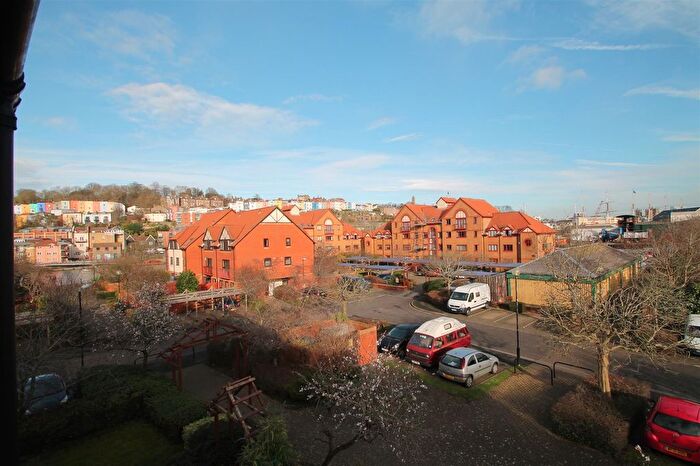 2 Bedroom Flat To Rent In Hope Court, Baltic Wharf, BS1