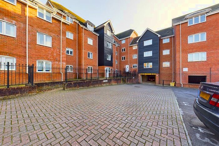 2 Bedroom Apartment To Rent In Priory Avenue, Southampton, SO17
