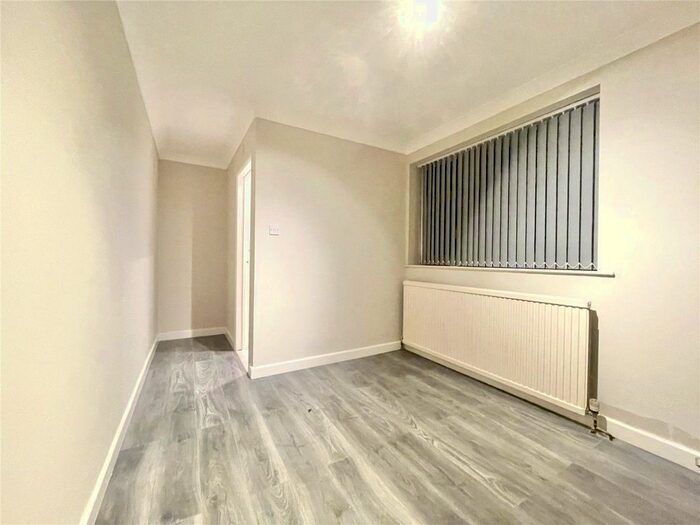 1 Bedroom Flat To Rent In Elgar Avenue, Ealing, London, W5