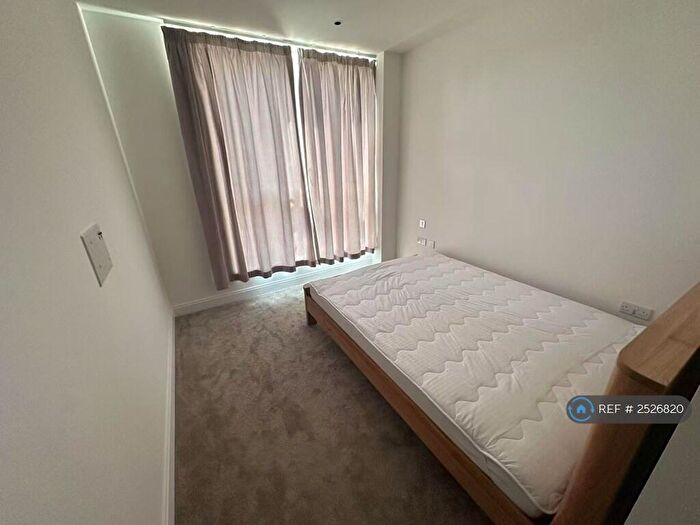 2 Bedroom Flat To Rent In Gasholder Place, London, SE11