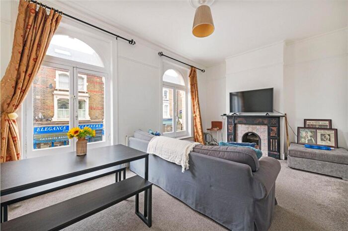 1 Bedroom Apartment To Rent In Northcote Road, SW11