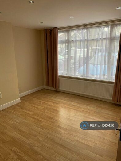 2 Bedroom Maisonette To Rent In Deans Lane, Edgware, HA8