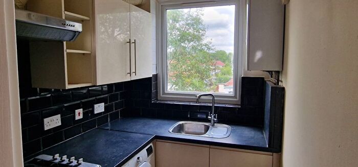 2 Bedroom Flat To Rent In Everton Court, Honeypot Lane, Stanmore, HA7