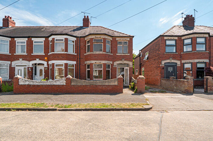 3 Bedroom End Of Terrace House For Sale In Oaklands Drive, Hessle, HU13