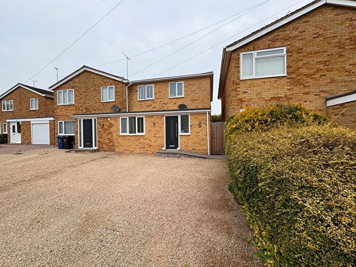 3 Bedroom Semi-Detached House To Rent In Deene Close, Adderbury, Banbury, OX17
