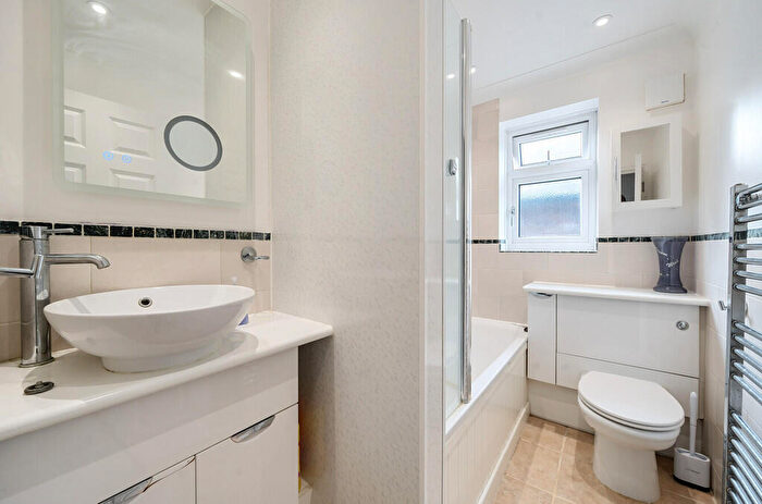 2 Bedroom Semi-Detached House For Sale In Wrythe Green Road, Carshalton, SM5