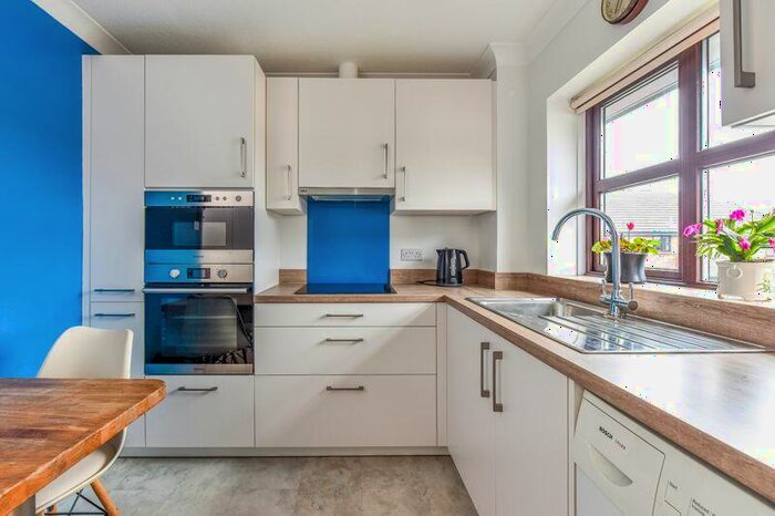 2 Bedroom Flat For Sale In Stein Road, Emsworth, PO10