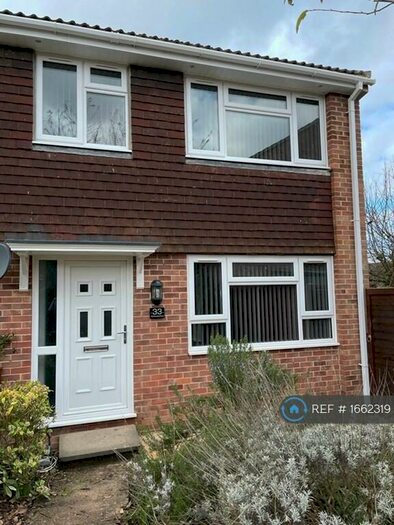 3 Bedroom End Of Terrace House To Rent In Northwood Drive, Newbury, RG14