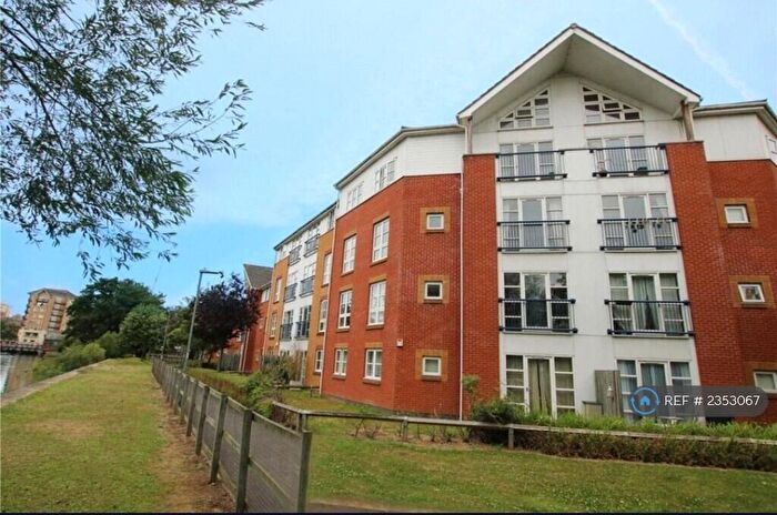 2 Bedroom Flat To Rent In Kennet Walk, Reading, RG1