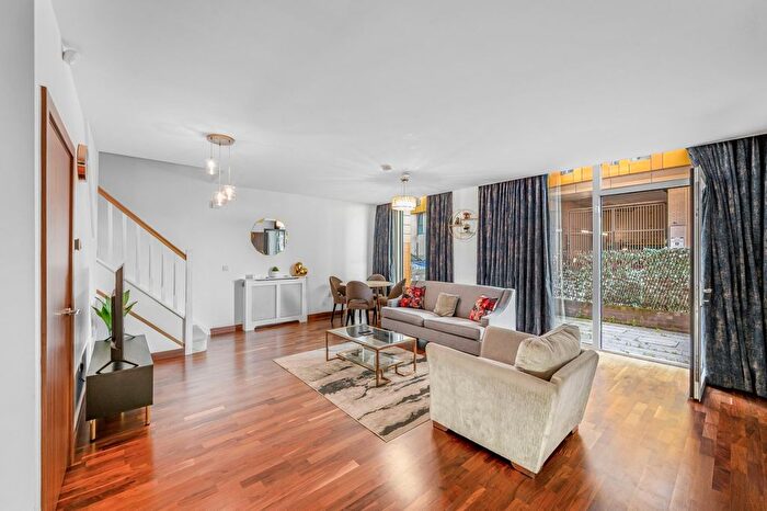 3 Bedroom Maisonette For Sale In Christchurch Way, Canary Wharf, SE10