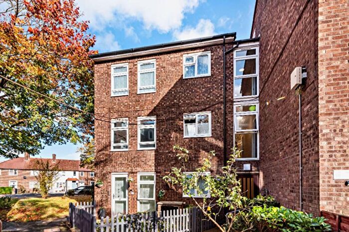 1 Bedroom Flat For Sale In Lovett Drive, Carshalton, SM5