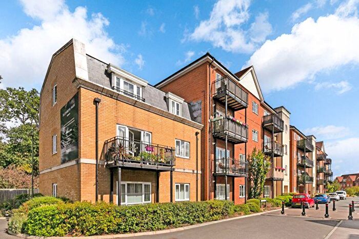 2 Bedroom Flat For Sale In Alderson Grove, Hersham, Walton-On-Thames, KT12