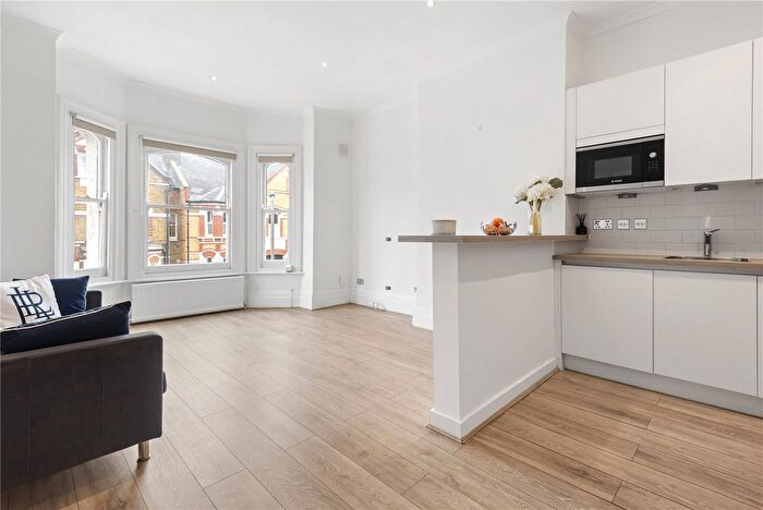1 Bedroom Flat For Sale In Lavender Gardens, London, SW11