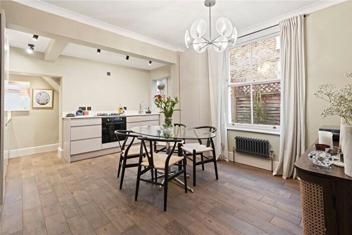 2 Bedroom Maisonette For Sale In Fieldhouse Road, London, SW12