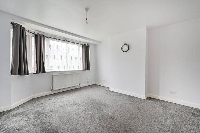 1 Bedroom Flat For Sale In Connell Crescent, Ealing, London, W5