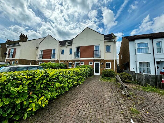 3 Bedroom End Of Terrace House To Rent In North Road, Westcliff-On-Sea, SS0