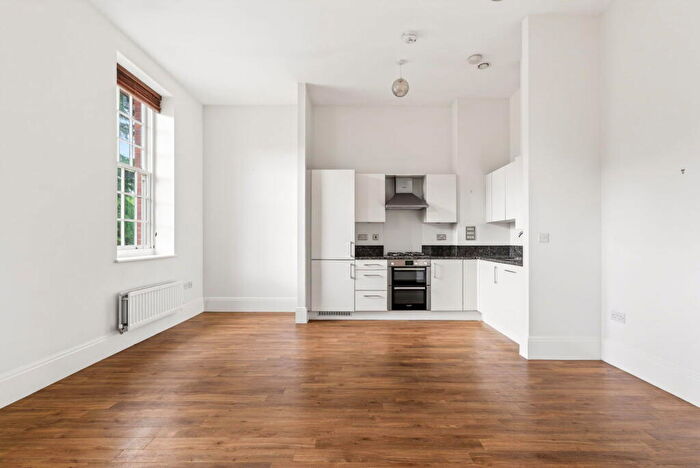 1 Bedroom Flat For Sale In Glanville Way, Epsom, KT19