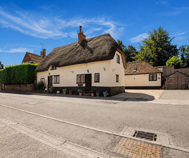 4 Bedroom Detached House For Sale In The Old Surgery, SN10