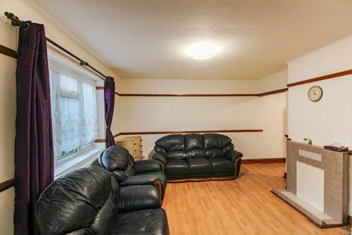 2 Bedroom Semi Detached House To Rent In Batten Close, London, E6