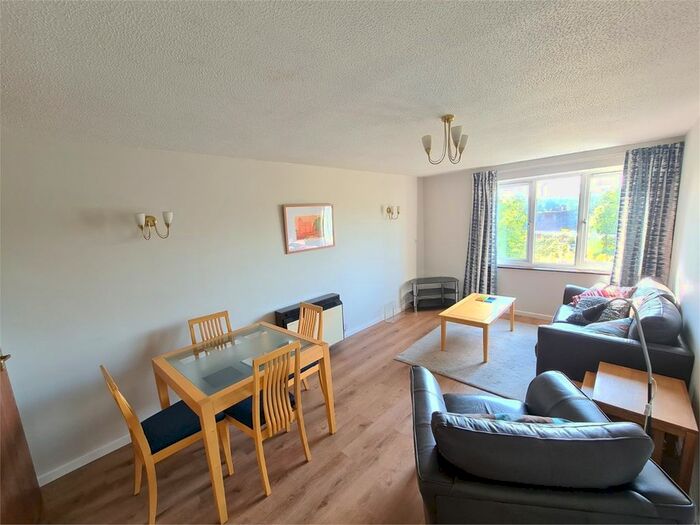 2 Bedroom Flat To Rent In Deanery Close, East Finchley, N2